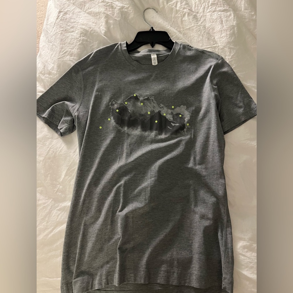 Lululemon 5-year basic T-shirt medium